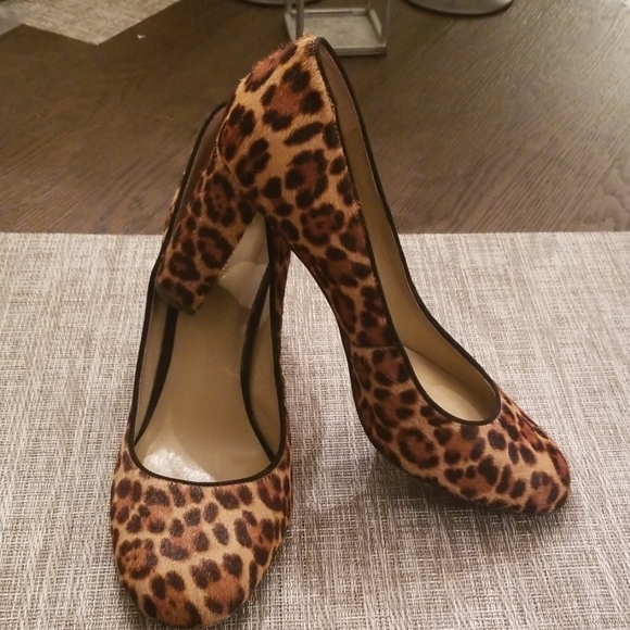 Ann Taylor Leopard Print Pumps - Picture 4 of 5